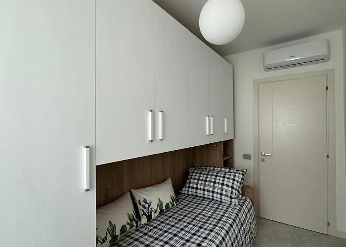 Blue House - Cozy Ground Floor Apartment